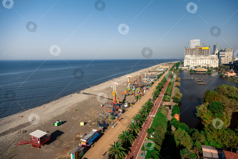 Скачать Батуми, Грузия - ноябрь 2023 года: Озеро Ардагани, поющий фонтан, небоскребы и Батумский пляж фотосток Ozero