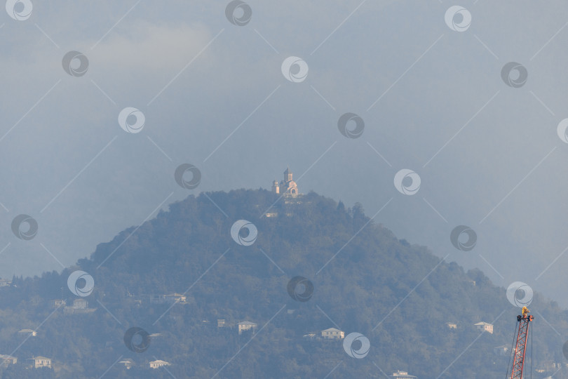 Скачать Христианская православная церковь Святой Троицы на горе Самеба в Батуми фотосток Ozero