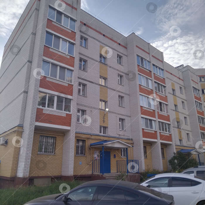 Скачать Пятиэтажный многоквартирный дом. фотосток Ozero