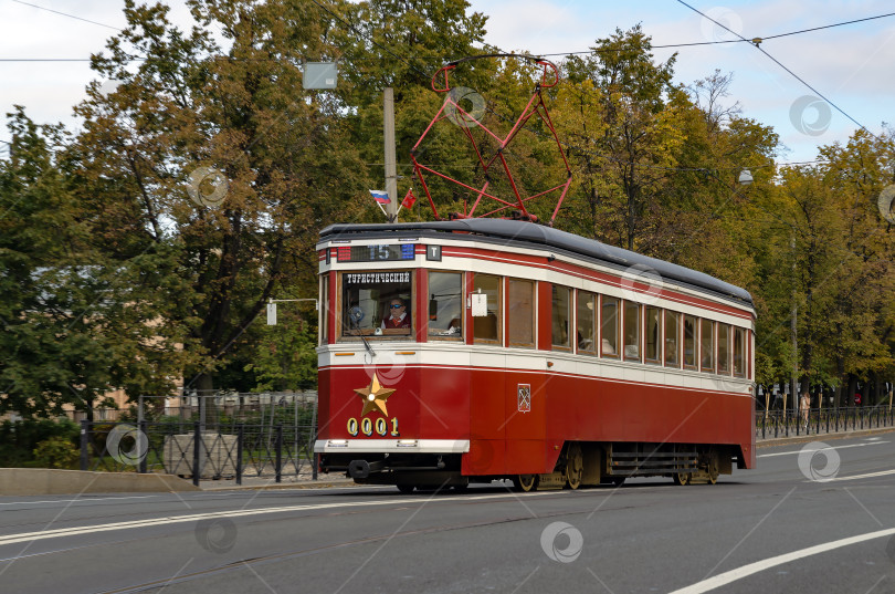 Скачать Туристический ретро-трамвай фотосток Ozero