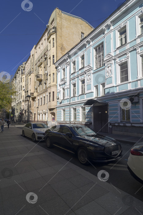Скачать Старые многоквартирные дома в центре Москвы. фотосток Ozero