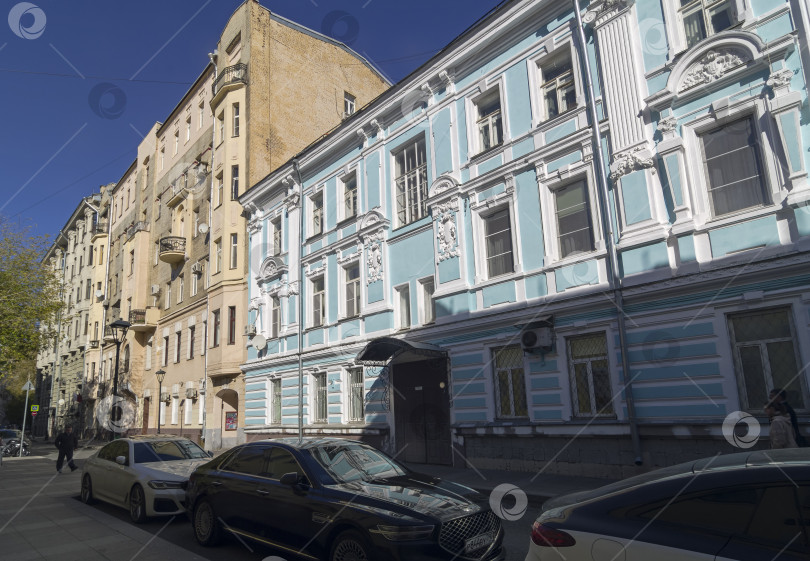 Скачать Старые многоквартирные дома в центре Москвы. фотосток Ozero