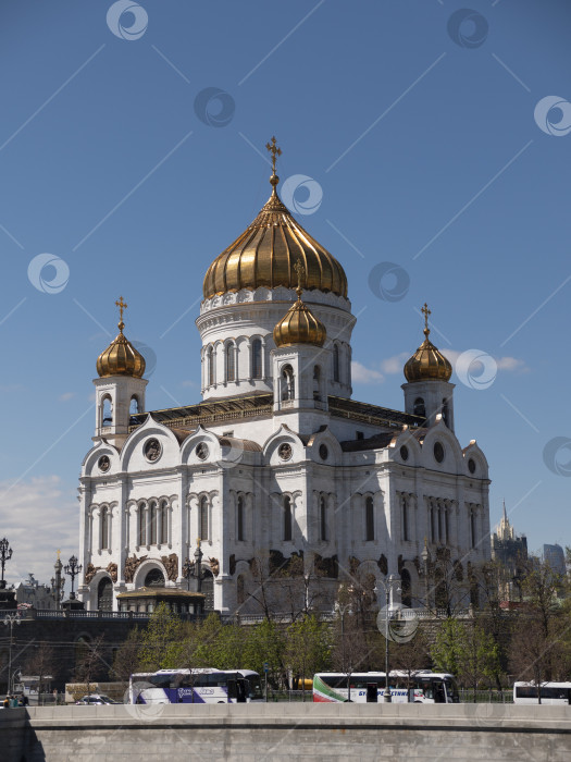 Скачать МОСКВА, РОССИЯ - 18 ИЮНЯ: МОСКВА, РОССИЯ - 18 июня: Православный храм Христа Спасителя в Москве 18 июня 2017 года в России. фотосток Ozero