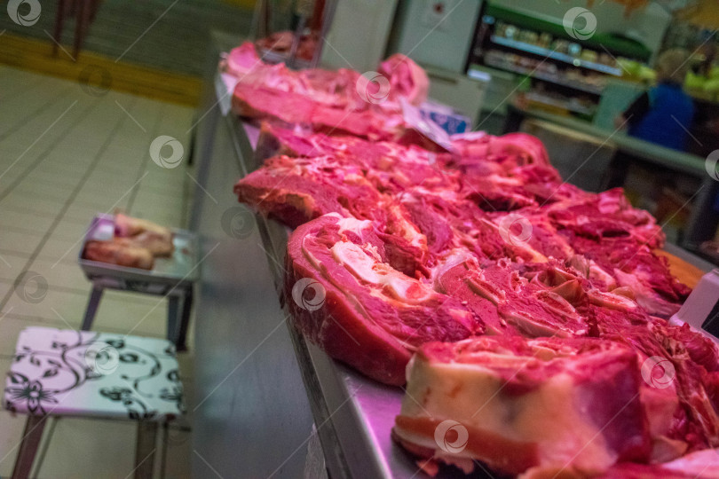 Скачать Мясо на городском рынке фотосток Ozero