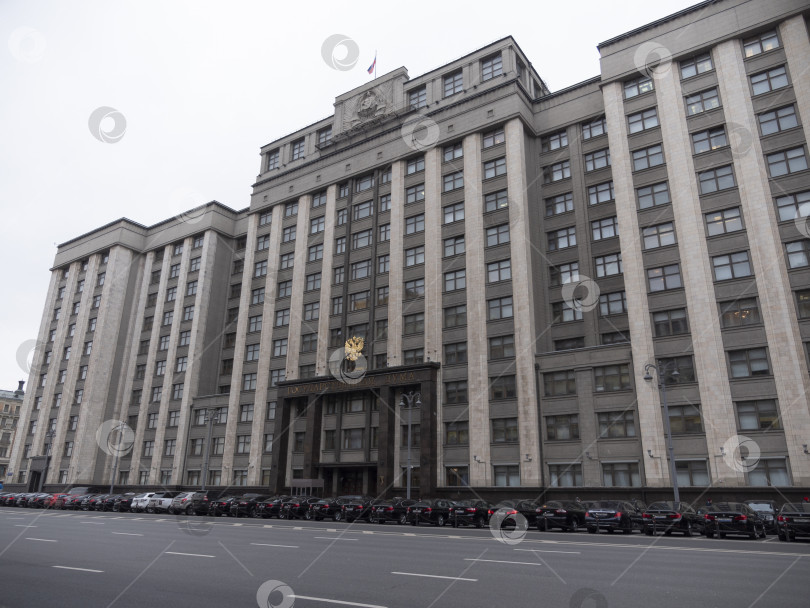 Скачать МОСКВА - 15 июня 2018 года: Фасад Государственной Думы, здания Парламента Российской Федерации, достопримечательность в центре Москвы фотосток Ozero