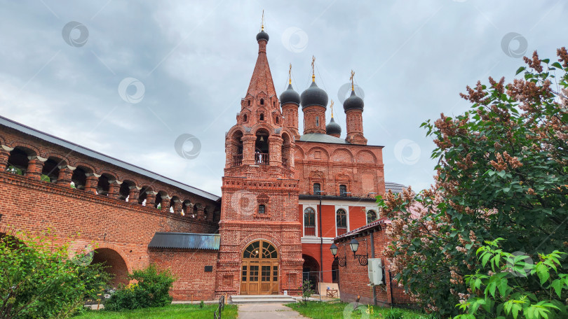Скачать Колокольня Успенского собора в Крутицком подворье, Москва фотосток Ozero