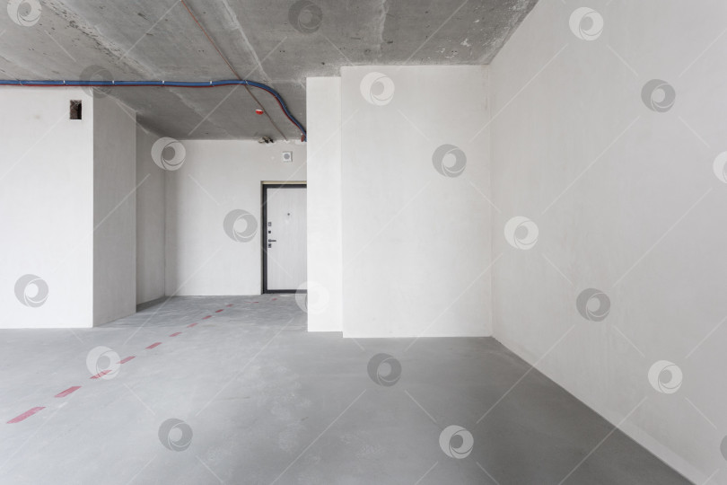 Скачать интерьер квартиры без отделки в серых тонах фотосток Ozero