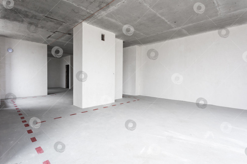 Скачать интерьер квартиры без отделки в серых тонах фотосток Ozero