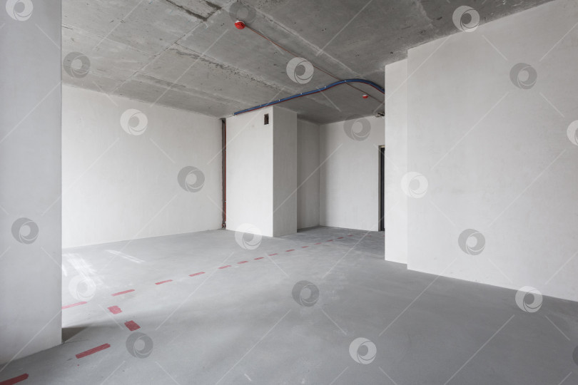 Скачать интерьер квартиры без отделки в серых тонах фотосток Ozero