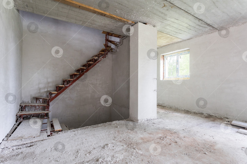 Скачать интерьер квартиры без отделки в серых тонах фотосток Ozero