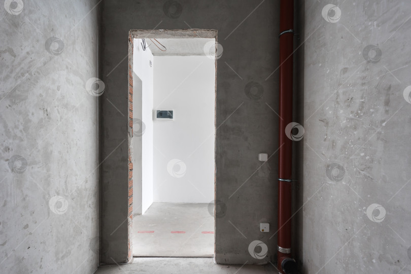 Скачать интерьер квартиры без отделки в серых тонах фотосток Ozero