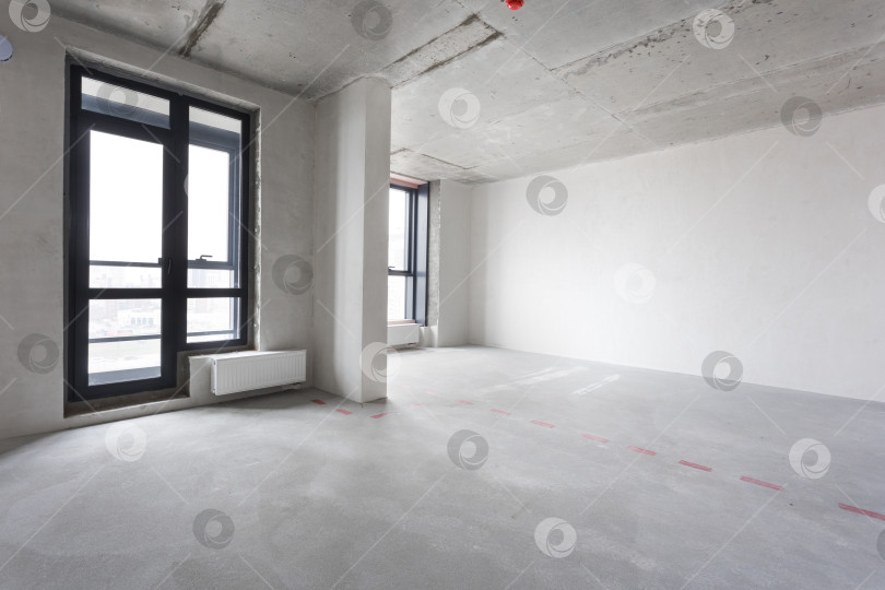 Скачать интерьер квартиры без отделки в серых тонах фотосток Ozero