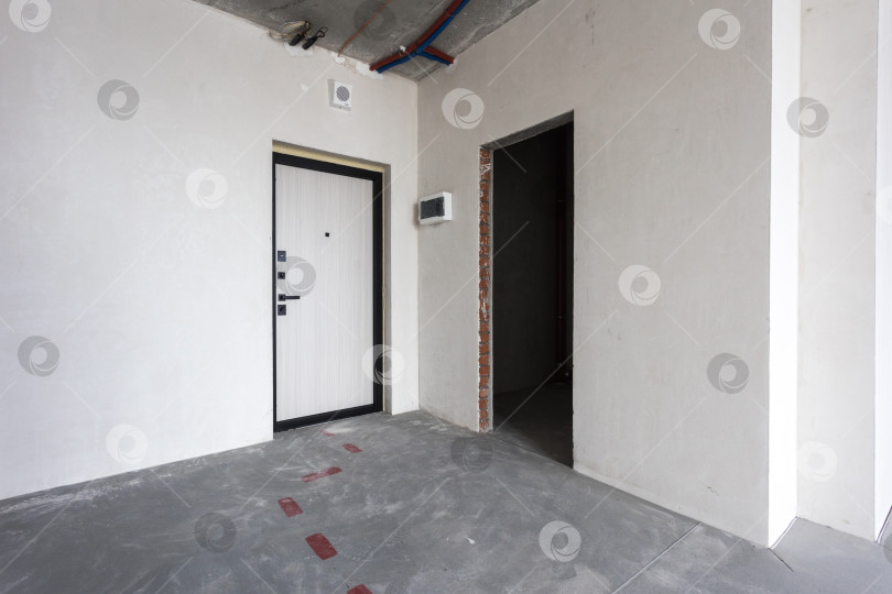 Скачать интерьер квартиры без отделки в серых тонах фотосток Ozero