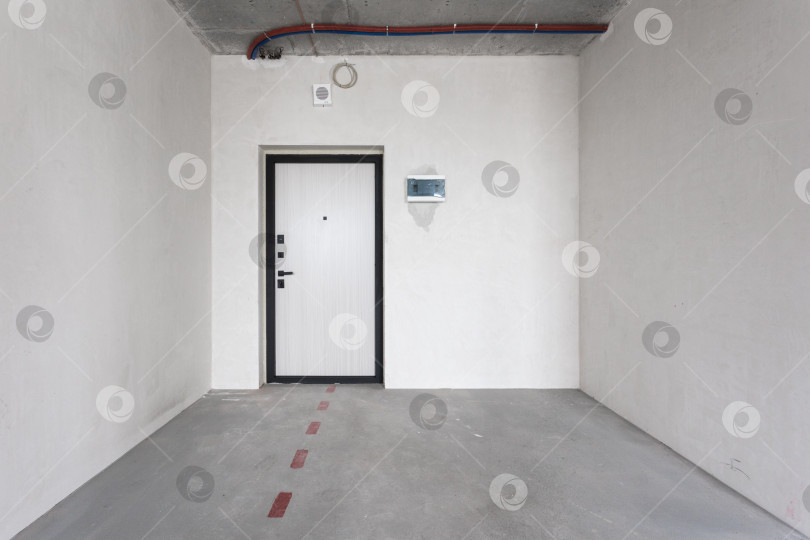 Скачать интерьер квартиры без отделки в серых тонах фотосток Ozero