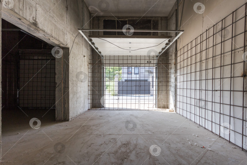 Скачать интерьер квартиры без отделки в серых тонах фотосток Ozero