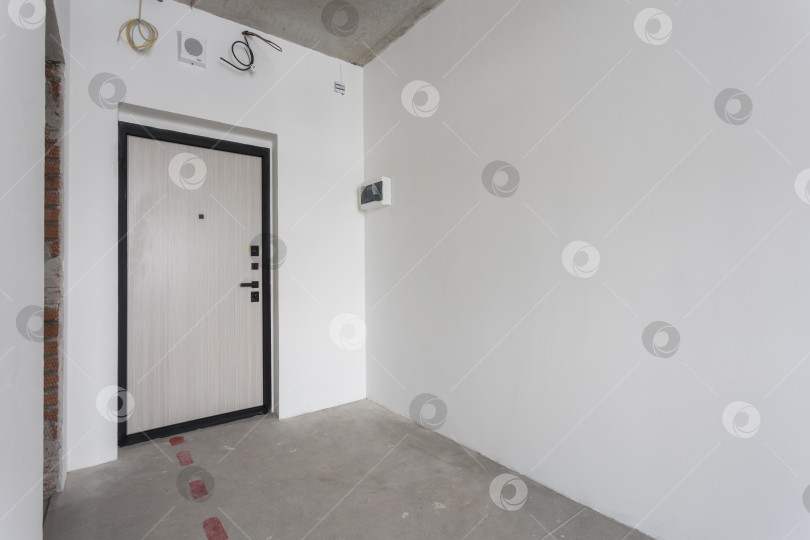 Скачать интерьер квартиры без отделки в серых тонах фотосток Ozero