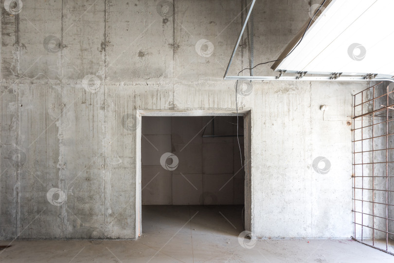 Скачать интерьер квартиры без отделки в серых тонах фотосток Ozero