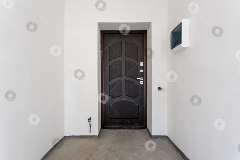 Скачать интерьер квартиры без отделки в серых тонах фотосток Ozero