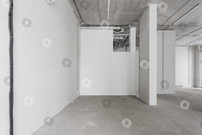 Скачать интерьер квартиры без отделки в серых тонах фотосток Ozero