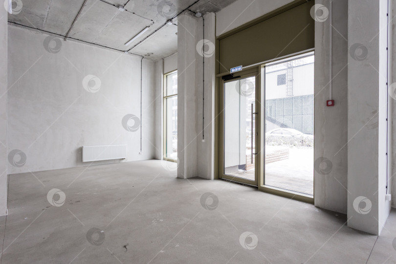 Скачать интерьер квартиры без отделки в серых тонах фотосток Ozero