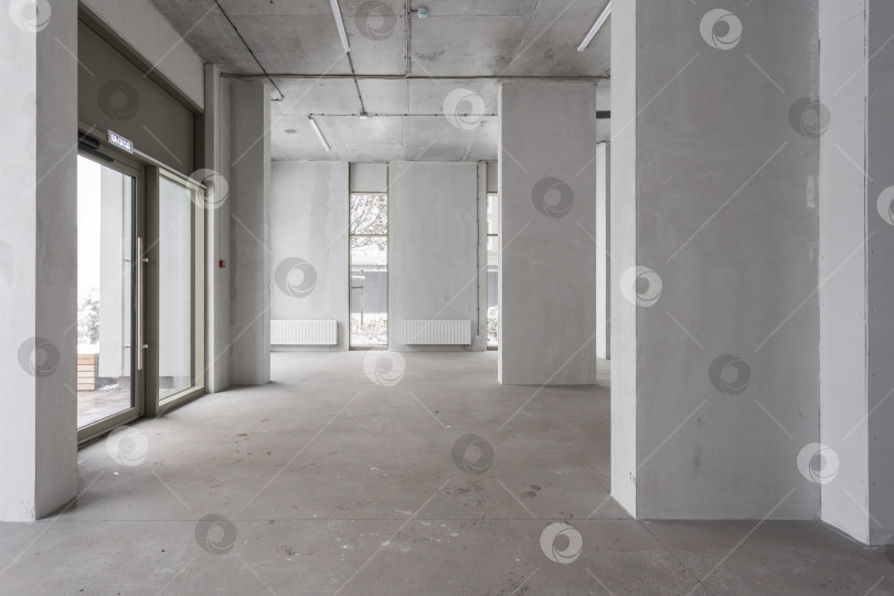 Скачать интерьер квартиры без отделки в серых тонах фотосток Ozero