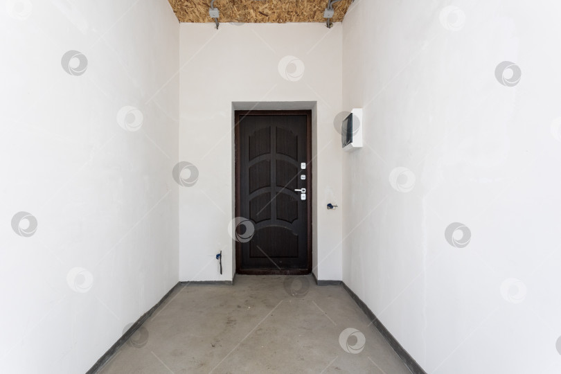 Скачать интерьер квартиры без отделки в серых тонах фотосток Ozero