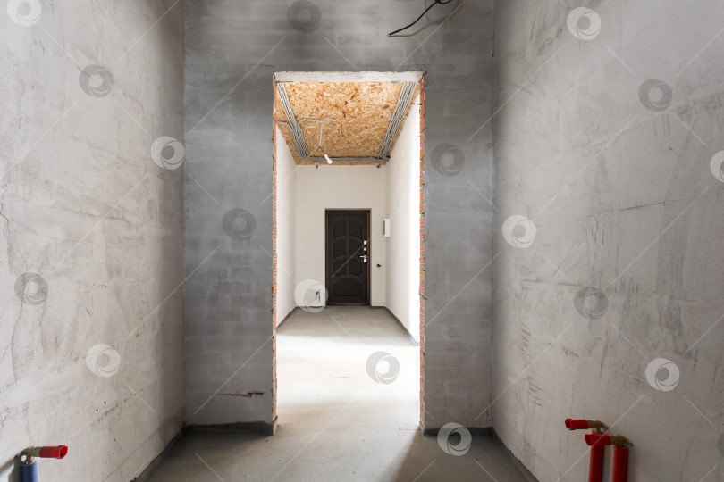 Скачать интерьер квартиры без отделки в серых тонах фотосток Ozero