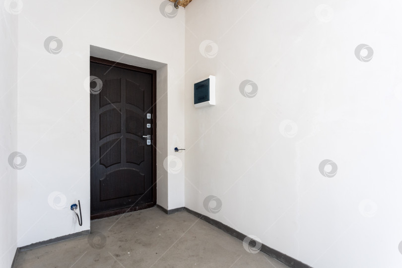 Скачать интерьер квартиры без отделки в серых тонах фотосток Ozero