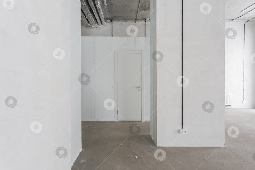 Скачать интерьер квартиры без отделки в серых тонах фотосток Ozero