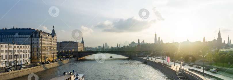 Скачать вид на Московский Кремль и Москву-реку фотосток Ozero