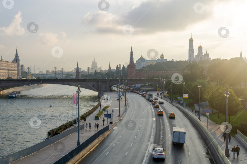 Скачать вид на Московский Кремль и Москву-реку фотосток Ozero