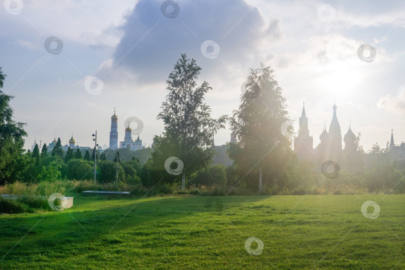 Скачать вид на Московский Кремль из парка Зарядье фотосток Ozero