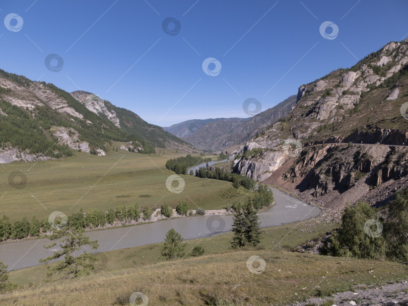 Скачать Волны, брызги и пена, река Катунь в горах Алтая. Сибирь, Россия фотосток Ozero