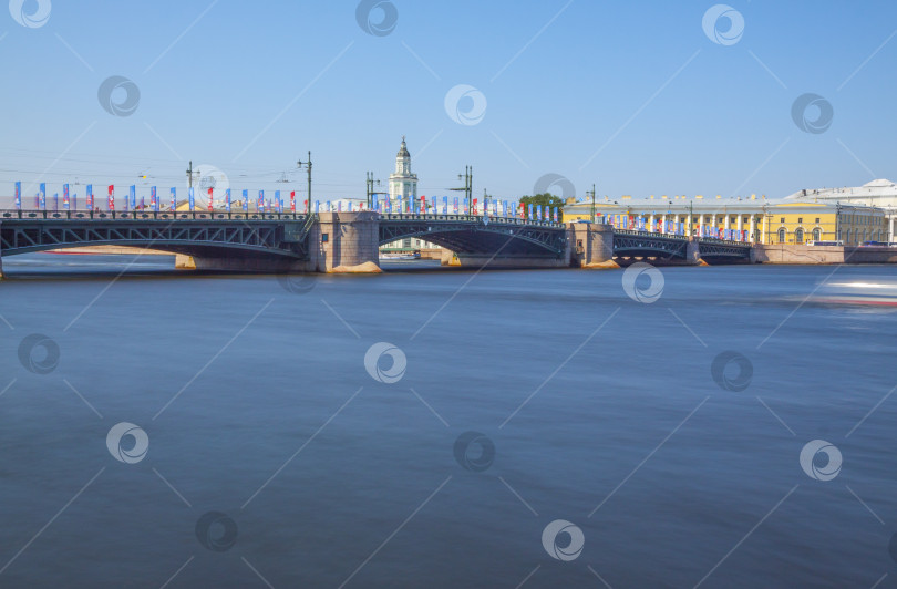 Скачать Россия Санкт-Петербург Дворцовый мост Васильевский остров, река Нева 2018 август фотосток Ozero