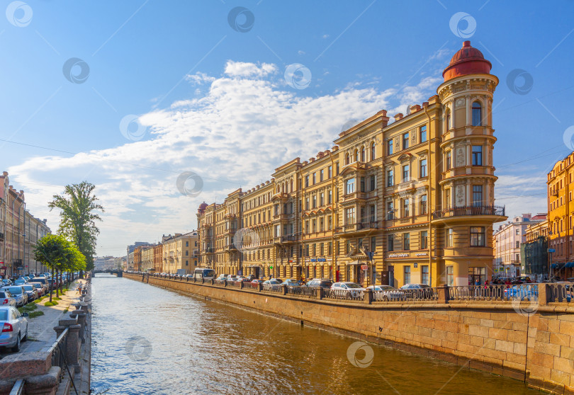 Скачать Санкт-Петербург, Россия, июль 2018 года: дома на набережной канала Грибоедова фотосток Ozero