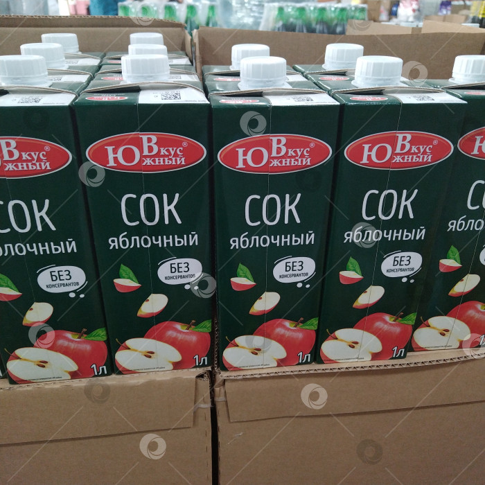Скачать Отдел сока в магазине "Светофор". фотосток Ozero