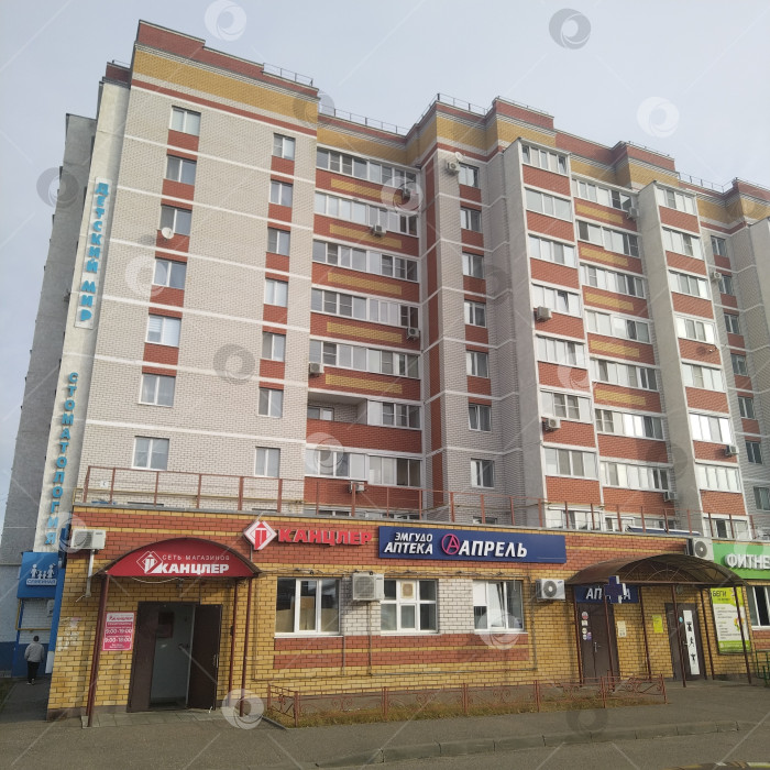 Скачать Девятиэтажный многоквартирный дом. фотосток Ozero