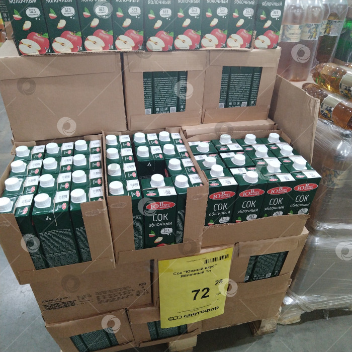 Скачать Отдел сока в магазине "Светофор". фотосток Ozero