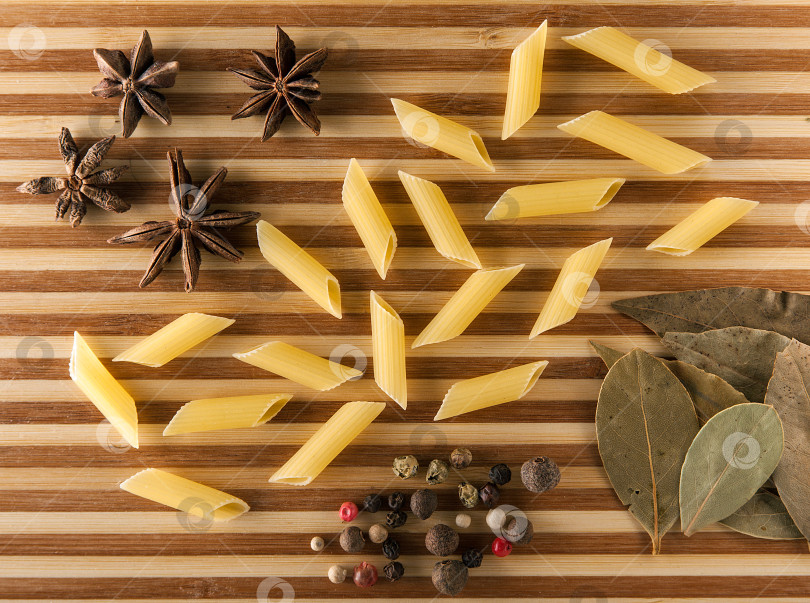 Скачать Макаронные изделия со специями фотосток Ozero