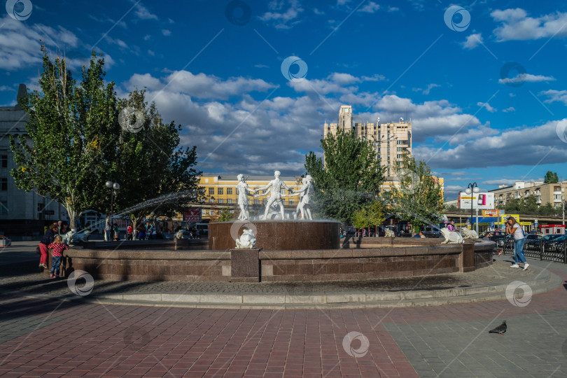 Скачать фонтан "Хоровод" фотосток Ozero