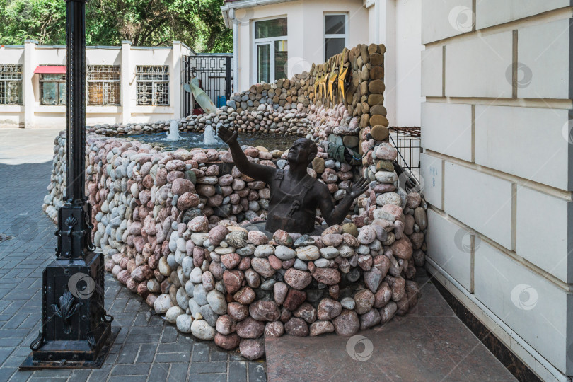 Скачать памятник водопроводчику фотосток Ozero