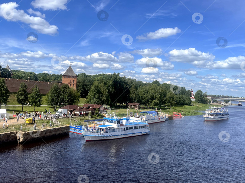 Скачать Речные прогулки. фотосток Ozero