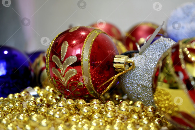 Скачать Новогодние шары. фотосток Ozero