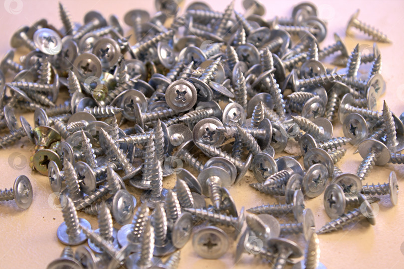 Скачать Саморезы. фотосток Ozero