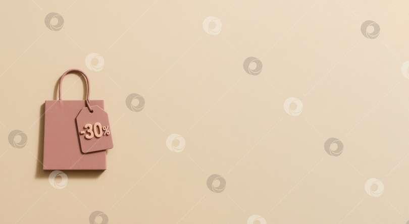 Скачать Хозяйственная сумка с рекламным ярлыком "Черная пятница", пастельная цветовая гамма фотосток Ozero