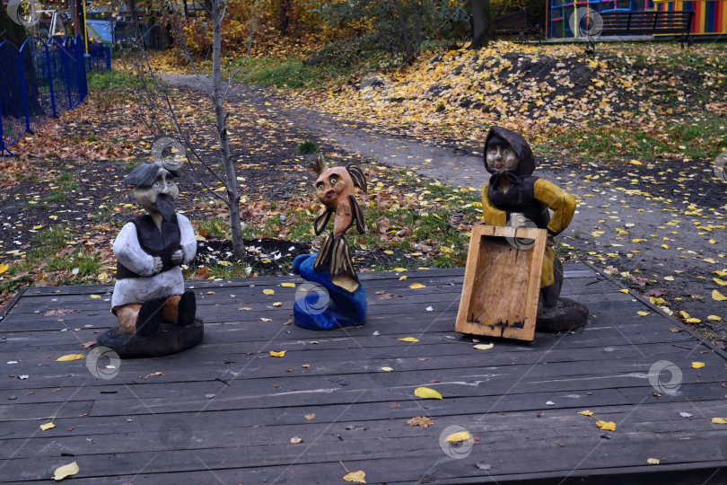 Скачать Сказочные персонажи с Советских мультфильмов. Сказка о золотой рыбке. Центальный парк. фотосток Ozero