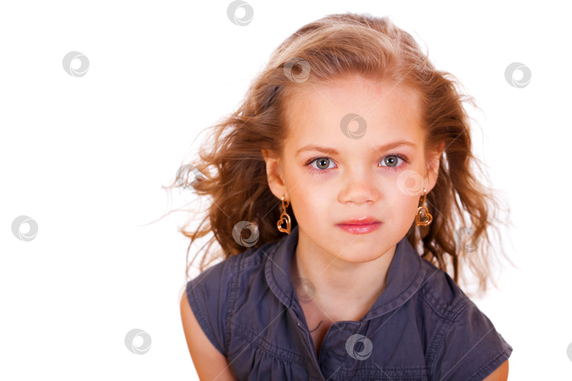 Скачать Портрет хорошенькой маленькой девочки фотосток Ozero