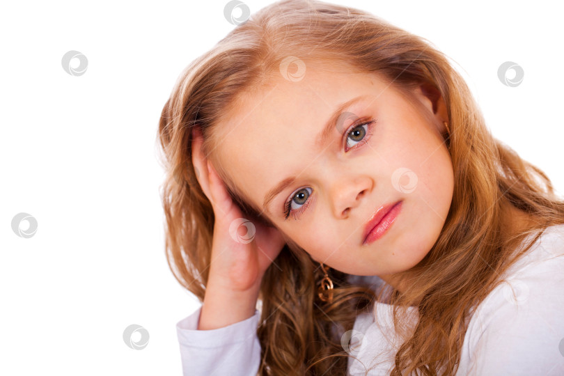Скачать Портрет хорошенькой маленькой девочки фотосток Ozero