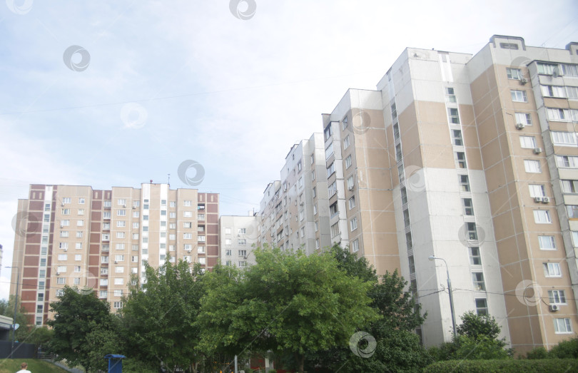 Скачать Панорама на улицу, деревья и дома фотосток Ozero