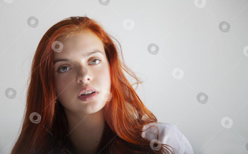 Скачать Портрет молодой девушки фотосток Ozero